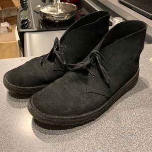 Clark’s Desert Boots in Black Suede